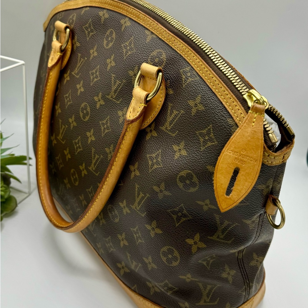 AUTHENTIC LOUIS VUITTON MONOGRAM